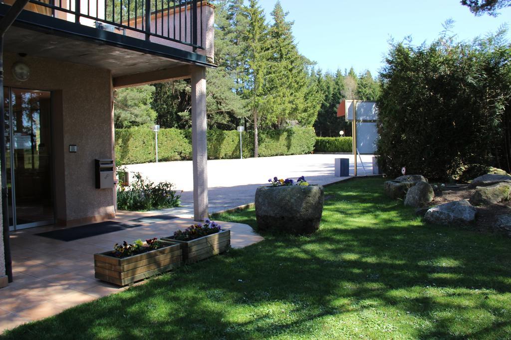 Hotel Restaurant Logis La Meridienne Anglards de Saint Flour Екстериор снимка