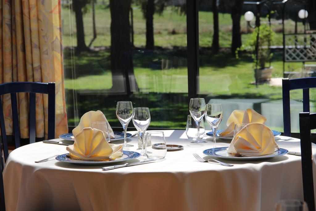 Hotel Restaurant Logis La Meridienne Anglards de Saint Flour Екстериор снимка