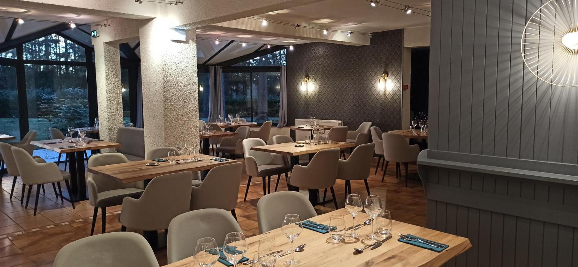 Hotel Restaurant Logis La Meridienne Anglards de Saint Flour Екстериор снимка