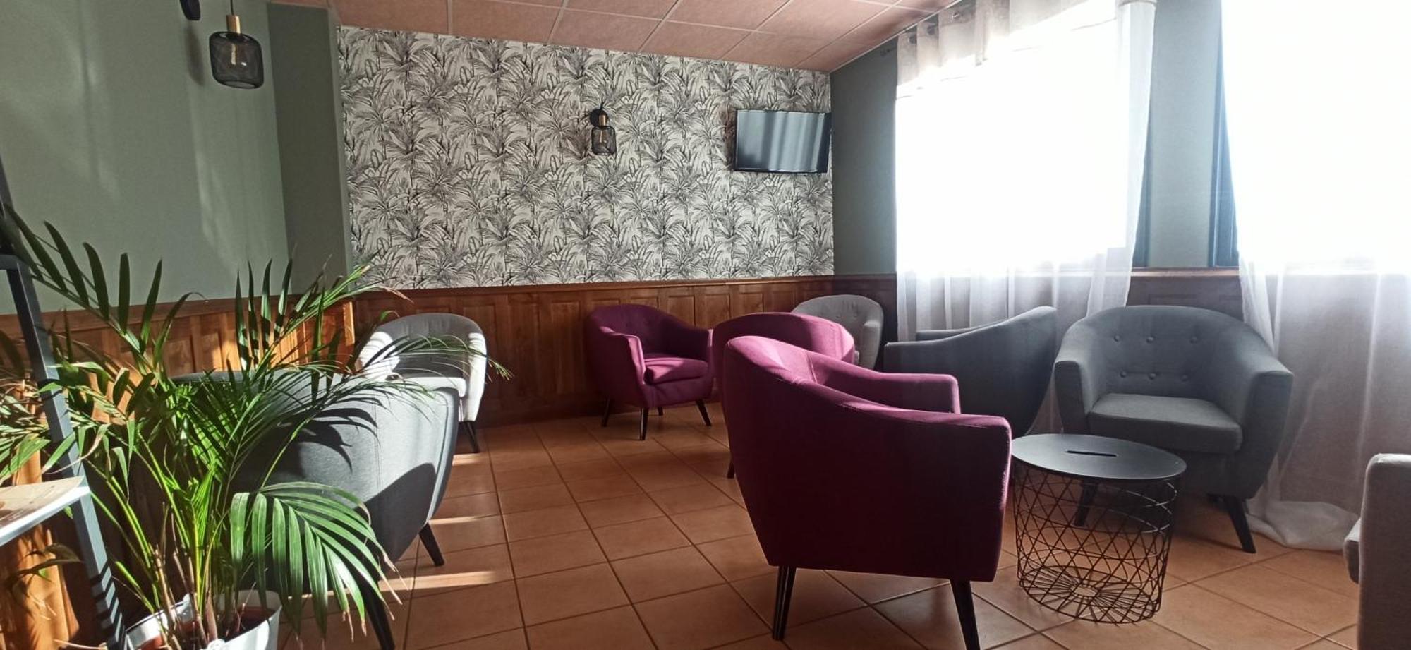 Hotel Restaurant Logis La Meridienne Anglards de Saint Flour Екстериор снимка