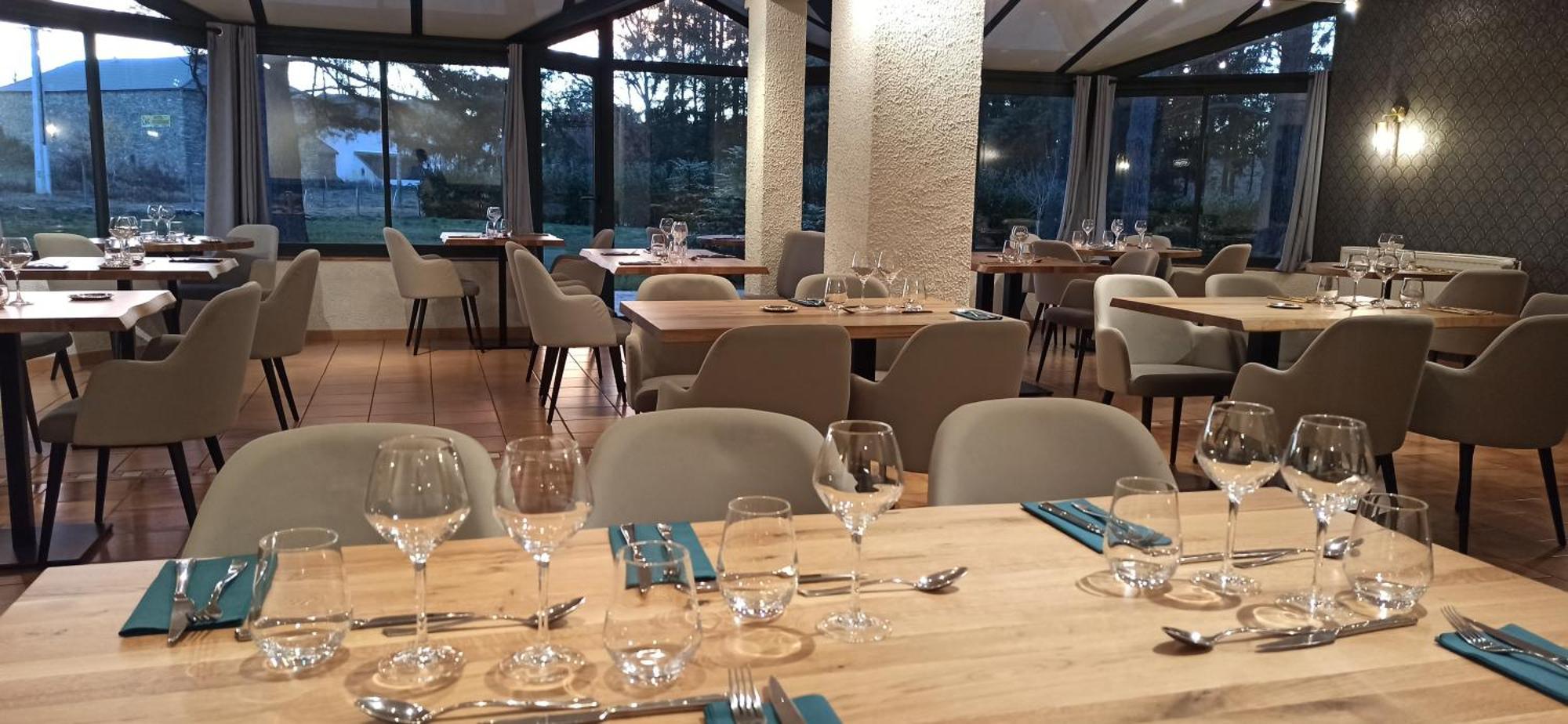 Hotel Restaurant Logis La Meridienne Anglards de Saint Flour Екстериор снимка