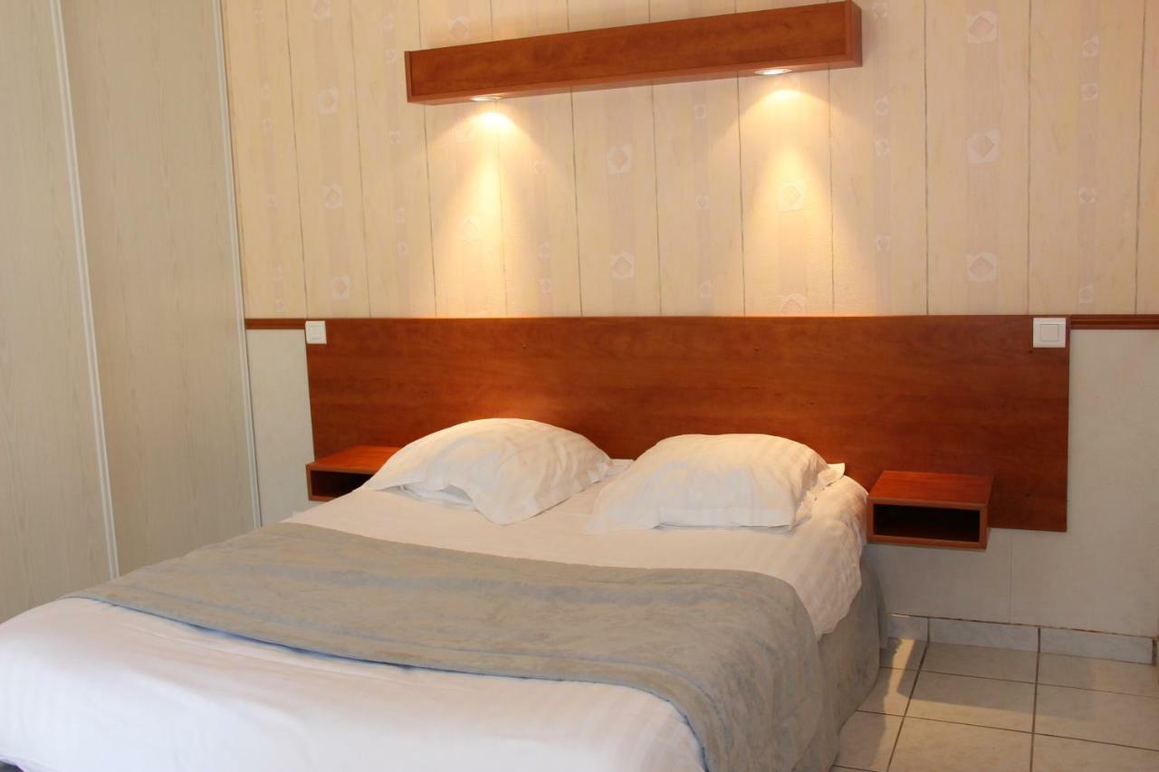 Hotel Restaurant Logis La Meridienne Anglards de Saint Flour Екстериор снимка
