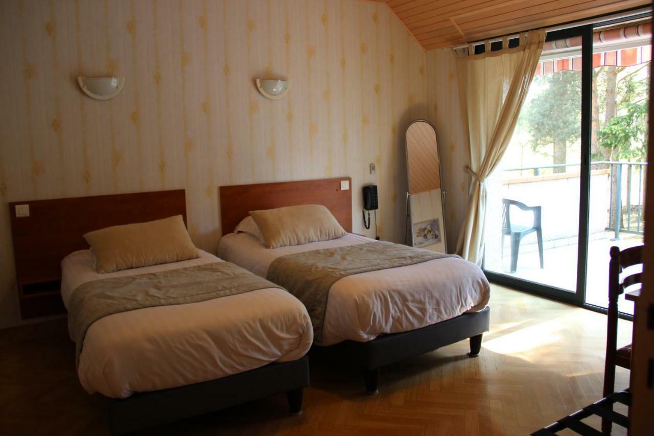 Hotel Restaurant Logis La Meridienne Anglards de Saint Flour Екстериор снимка